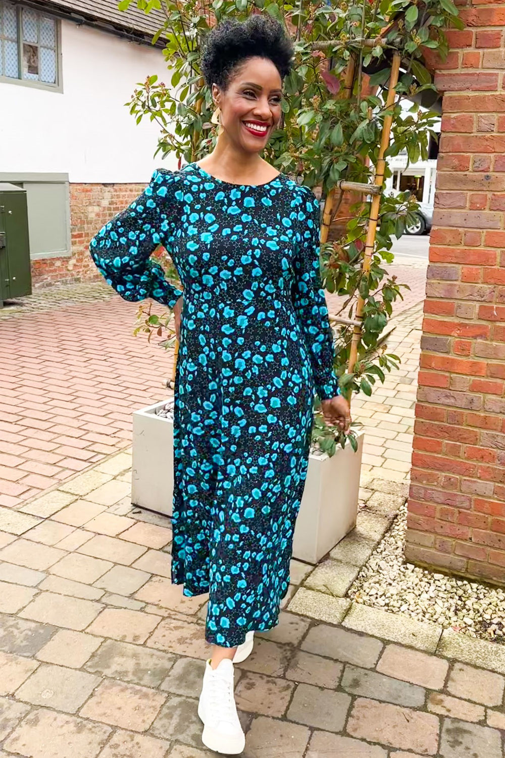 Black & Teal Snow Leopard Blouson Sleeve Midi Dress