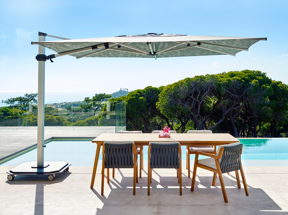 parasols-uk-jcp4-next-to-pool-and-dining-table-2.png