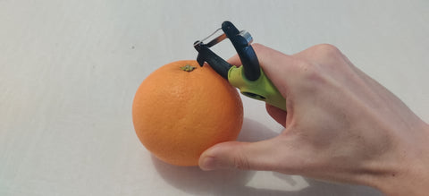 Comment utiliser un épluche orange ?