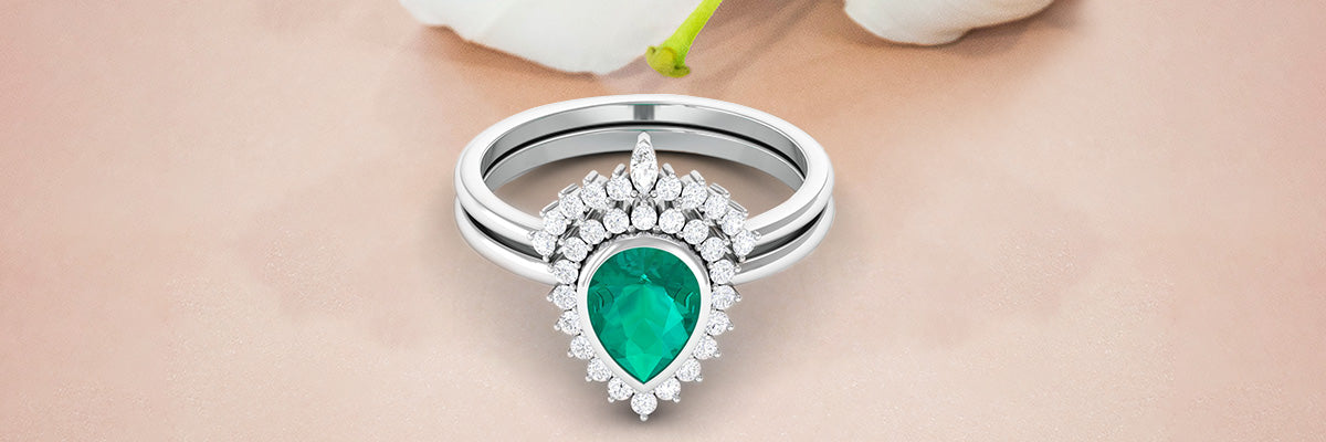 Emerald Teardrop Engagement Ring Set