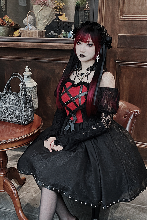 Gothic Dress with Detached Sleeves: A Unique Fusion of Style and