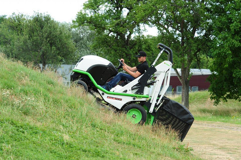 tondeuse autoportée ETESIA BUffalo dans la pente