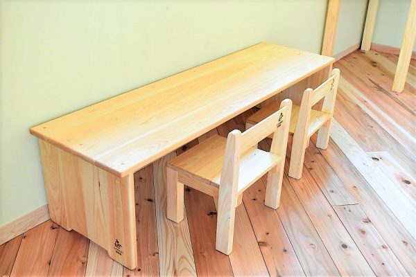 2歳用木製テーブル