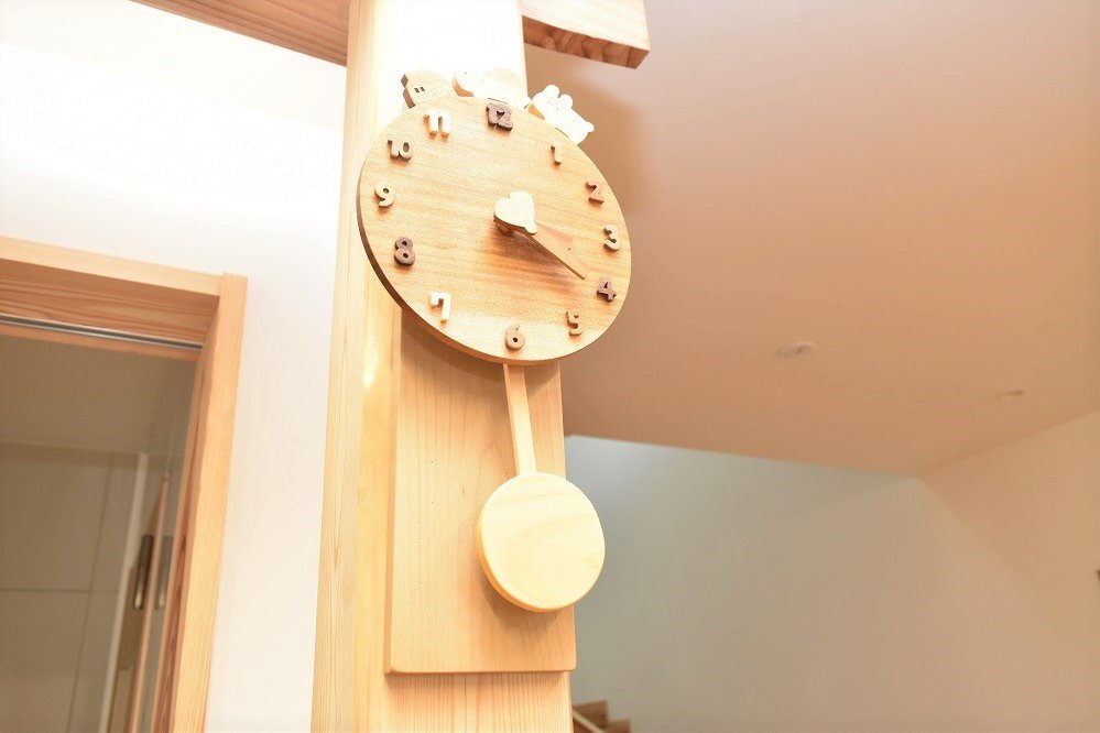 木の時計　国産材ヒノキ　保育園の時計