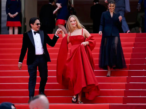 Jennifer Lawrence on red carpet wearing flip flops