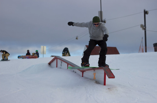 boardslide snowboarding