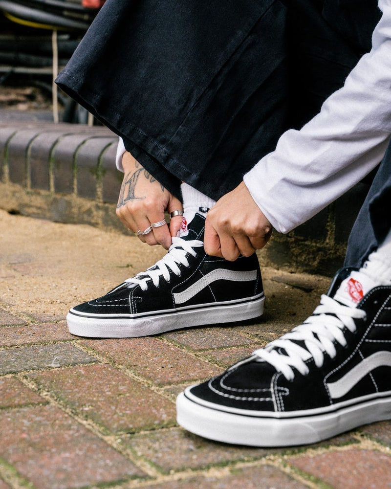 Zapatillas Vans SK8 Hi Top en blanco negro a muy buen precio - TOWER London