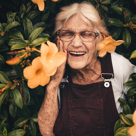 Photo d'une personne âgé heureuse