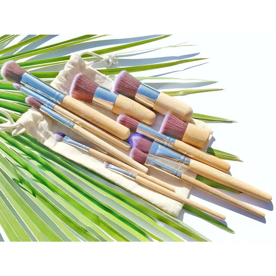 Organic to Green Makeup Brush Set.webp__PID:9cbcca73-30b4-4e65-aa68-7b198bd41b63