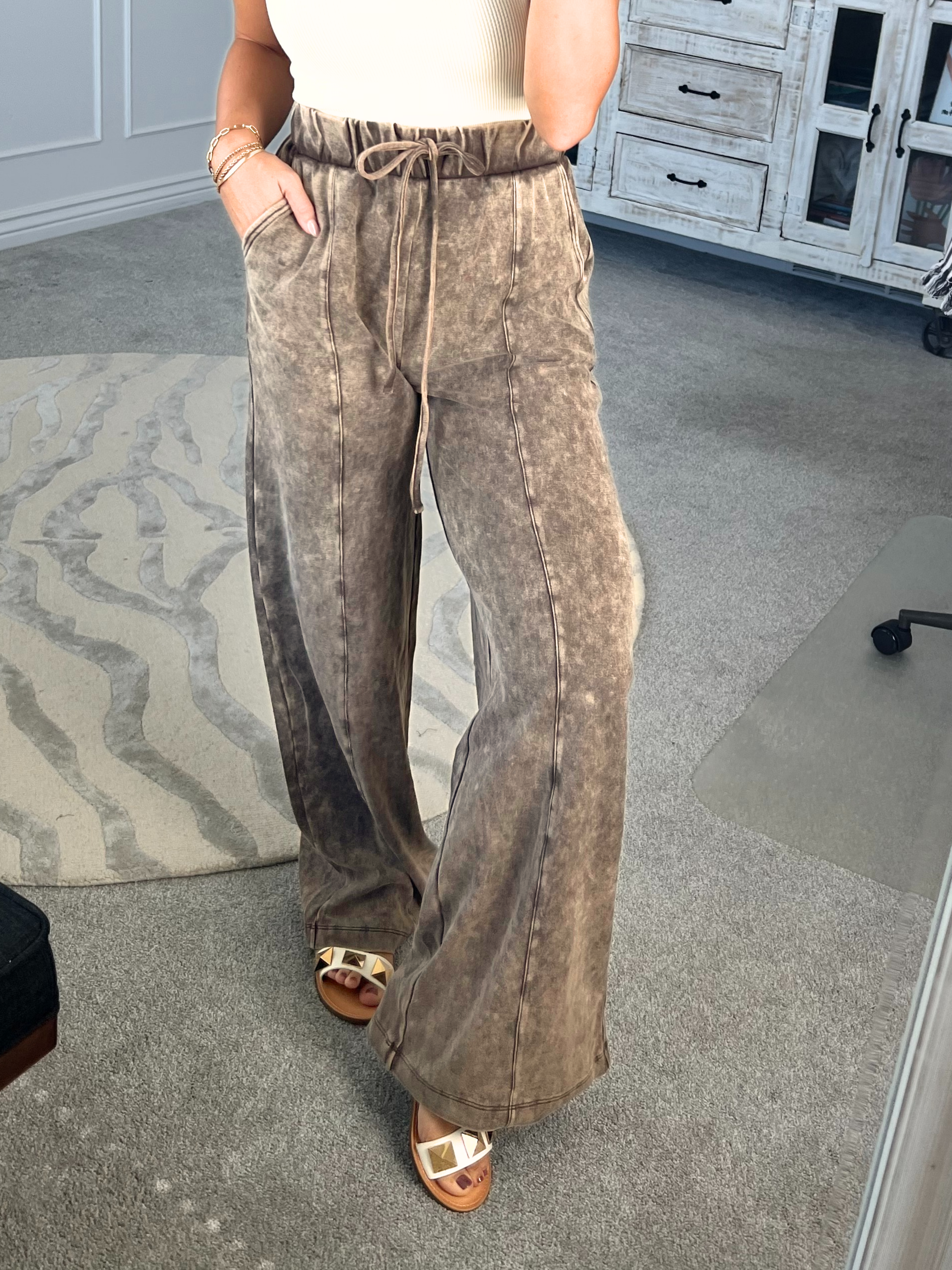 Ivy Wide Leg Cargo Pants – RubyClaire Boutique