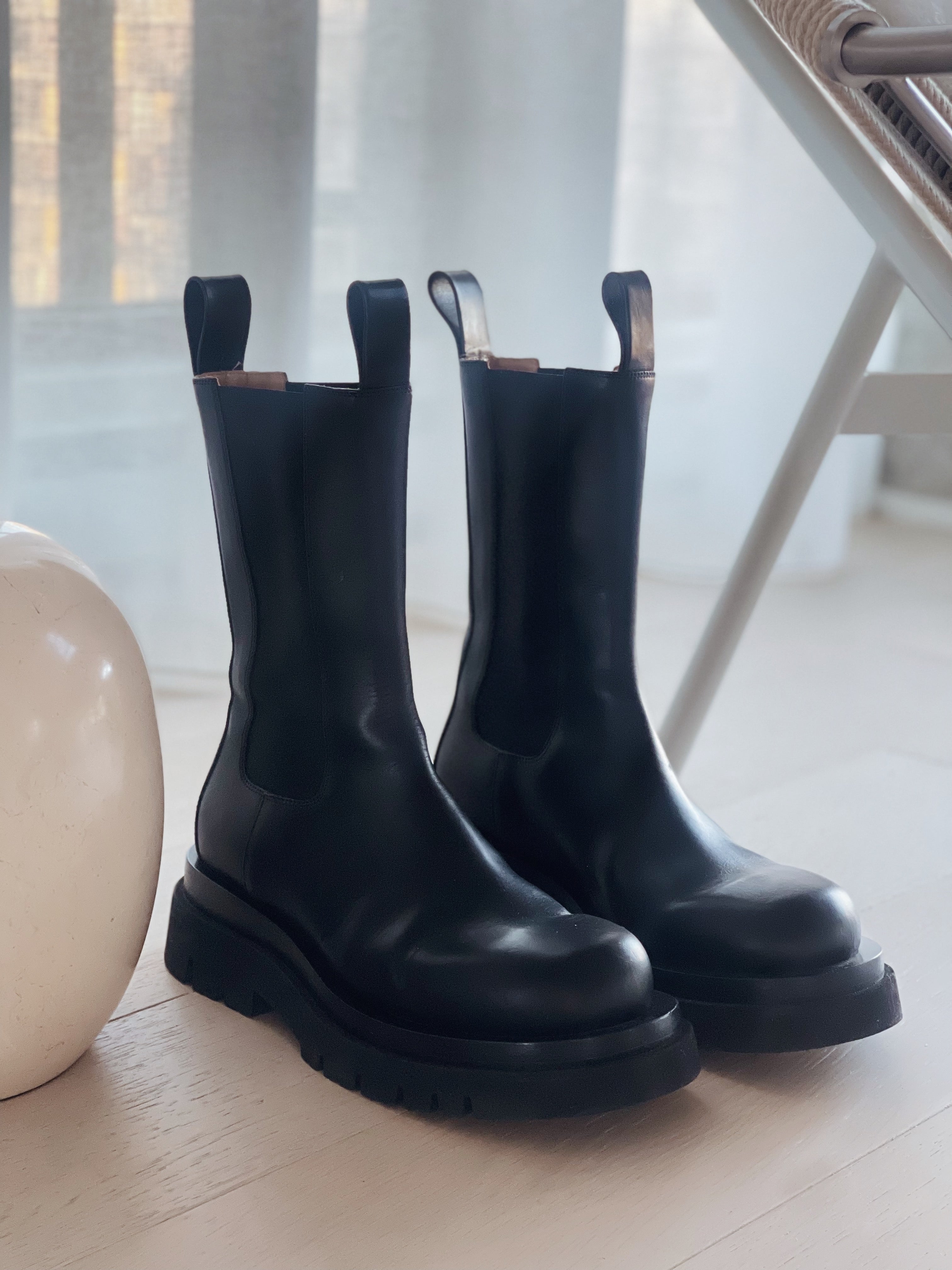 Bottega Veneta Lug Leather Chelsea Boots – Sabrina's Closet
