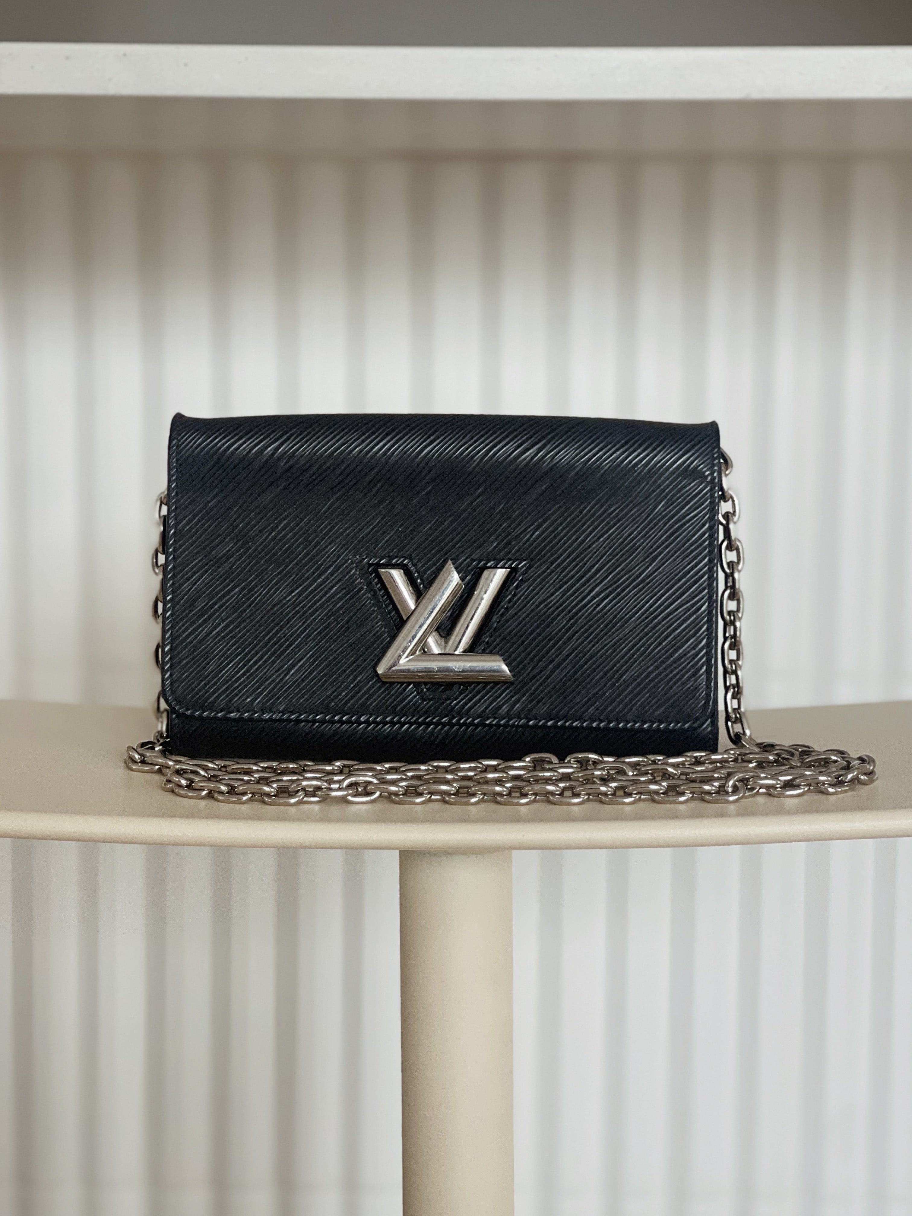 Pre-owned Louis Vuitton Epi Twist Chain Wallet – Sabrina's Closet