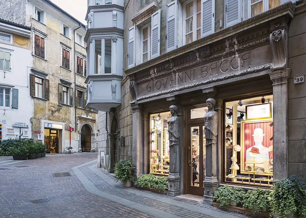 Negozio Cappelleria Bacca in Via Rialto a Rovereto Trentino provincia Trento