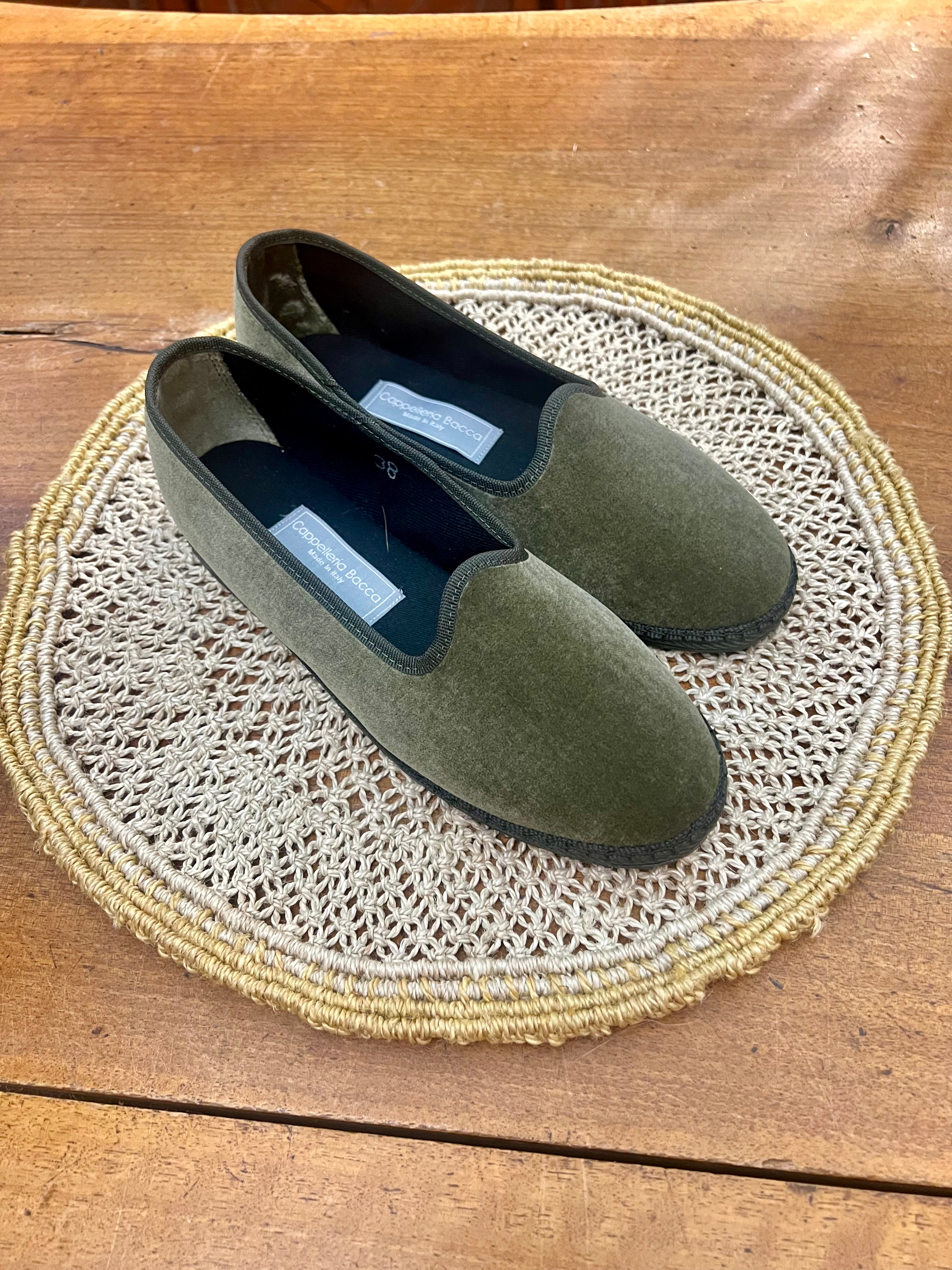 Friulane Originali In Velluto Verde Oliva – Calzature Raffinate Fatte A Mano