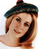 Catherine Deneuve basco