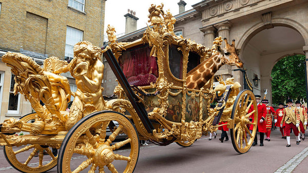 Join us in luxury as we experience the Royal VIP carriage ride, with a twist of sustainability from LUC8K. Our handmade bags provide you the perfect coronation vibe and much more. Get ready to be a goddess!