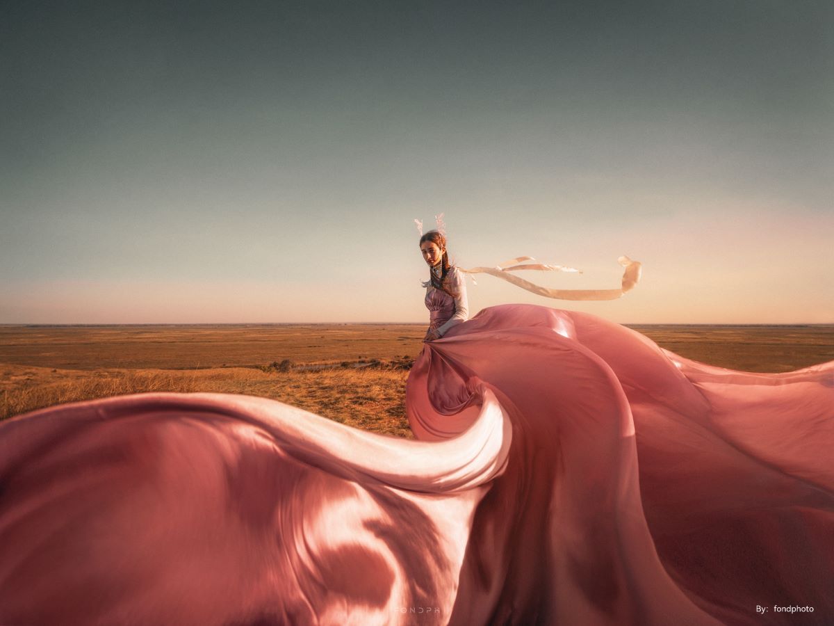 Women in long pink dress staying in the field captured using the TTARTISAN 10MM F2 APS-C lens