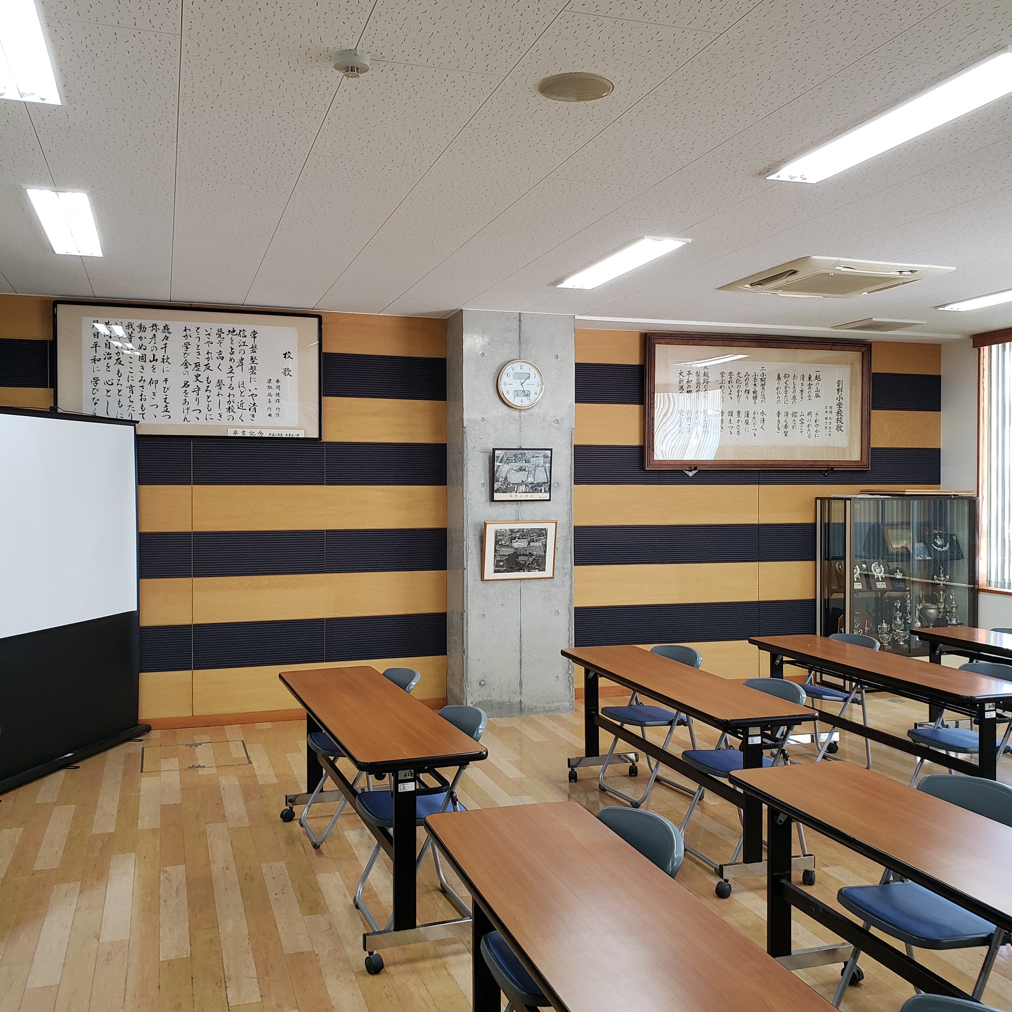 両川小学校の壁の装飾に使われている亀田縞