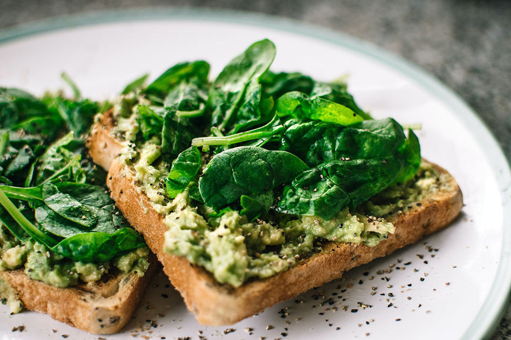 Open sandwich with spinach and avocado