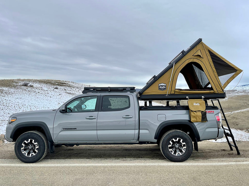 Car with a rooftop tent in cold weather