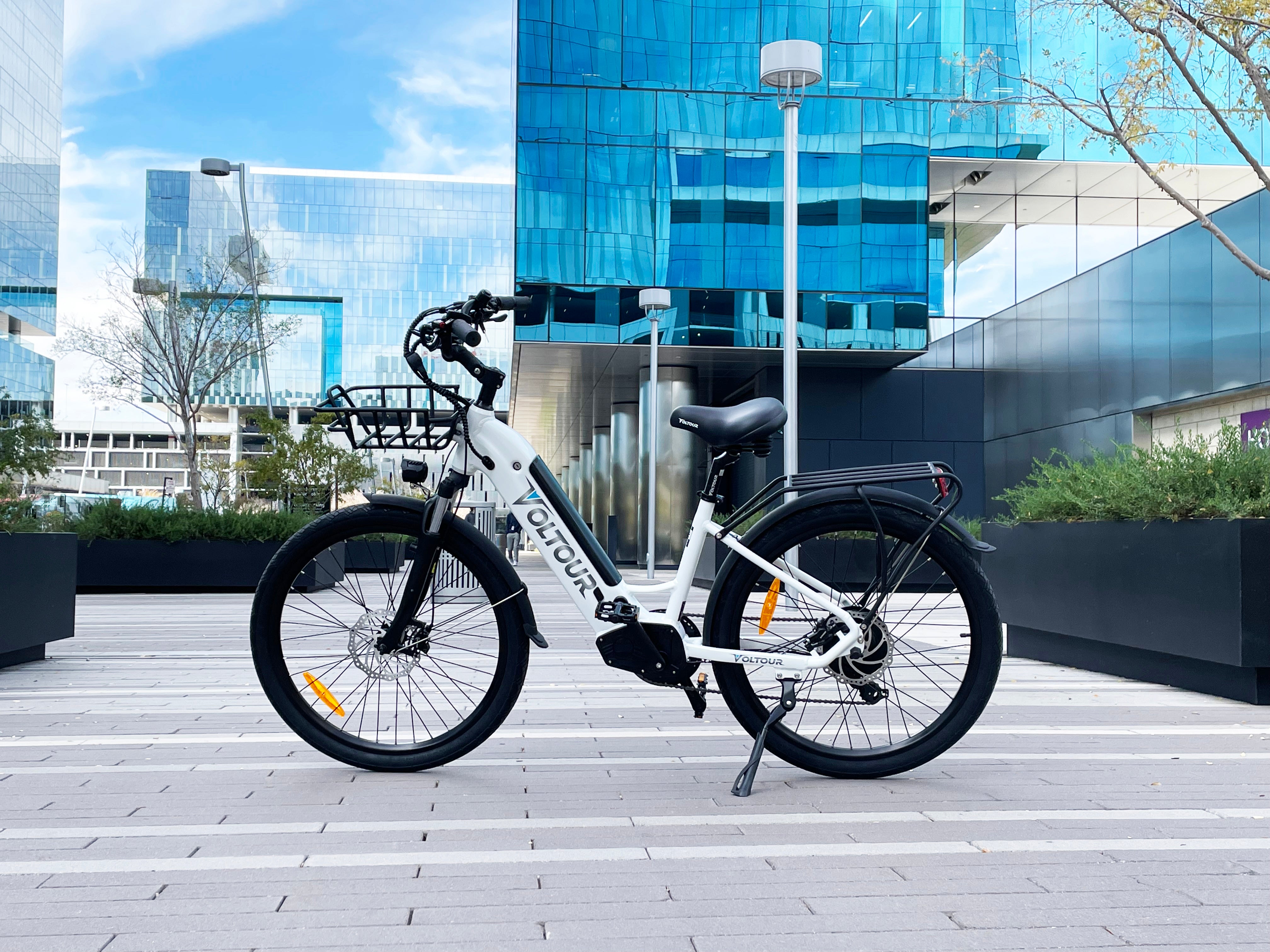 white-electric-city-bike-with-city-buildings