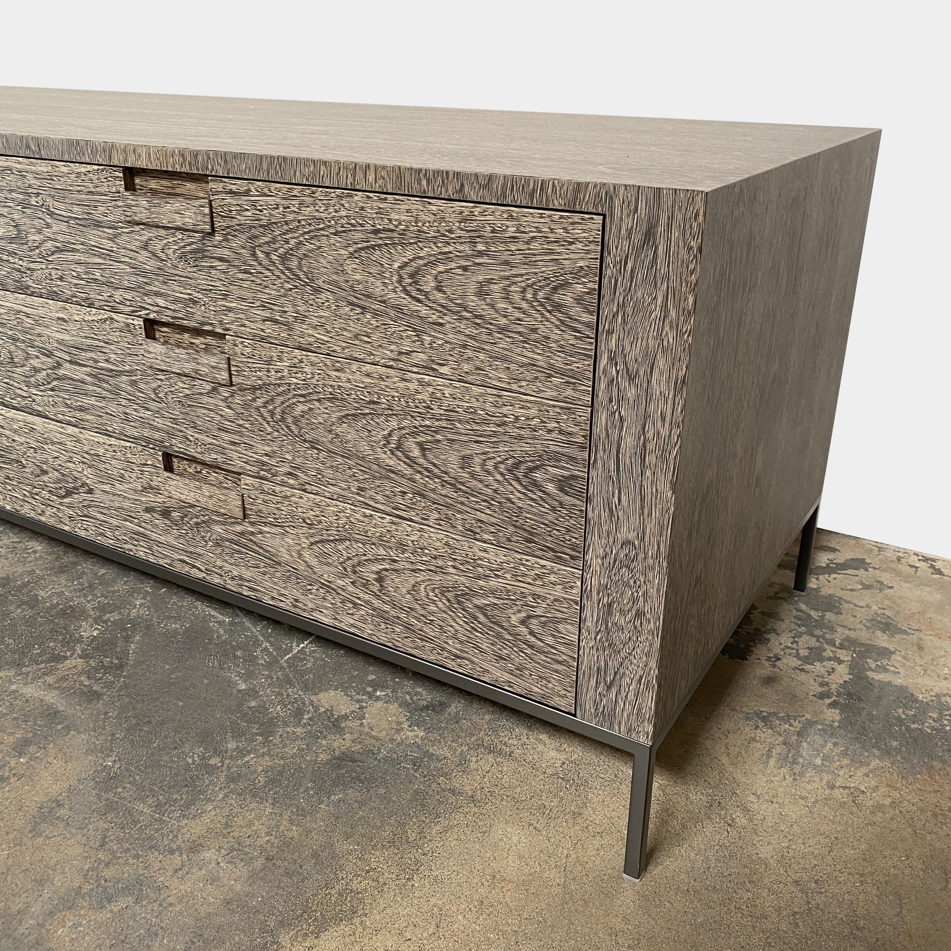 Titanes Chest of Drawers
