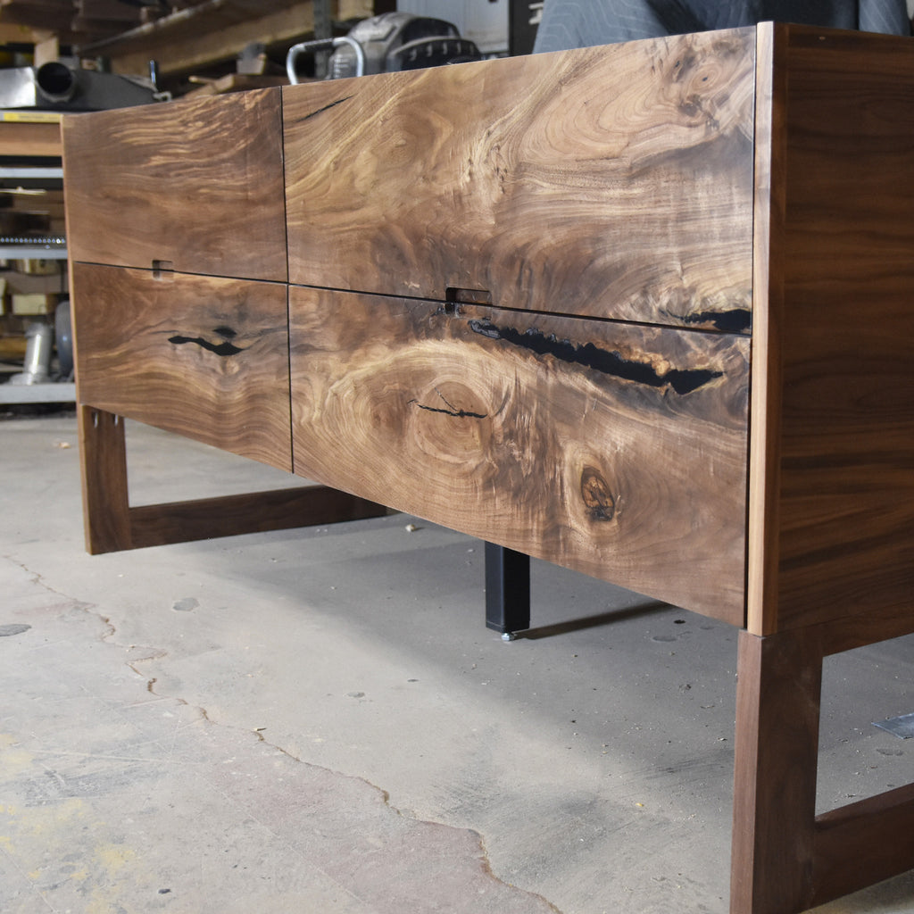 This beautiful Live Edge bathroom vanity has spacious drawers and beautiful visible wood grain, giving your bathroom a rustic feel.