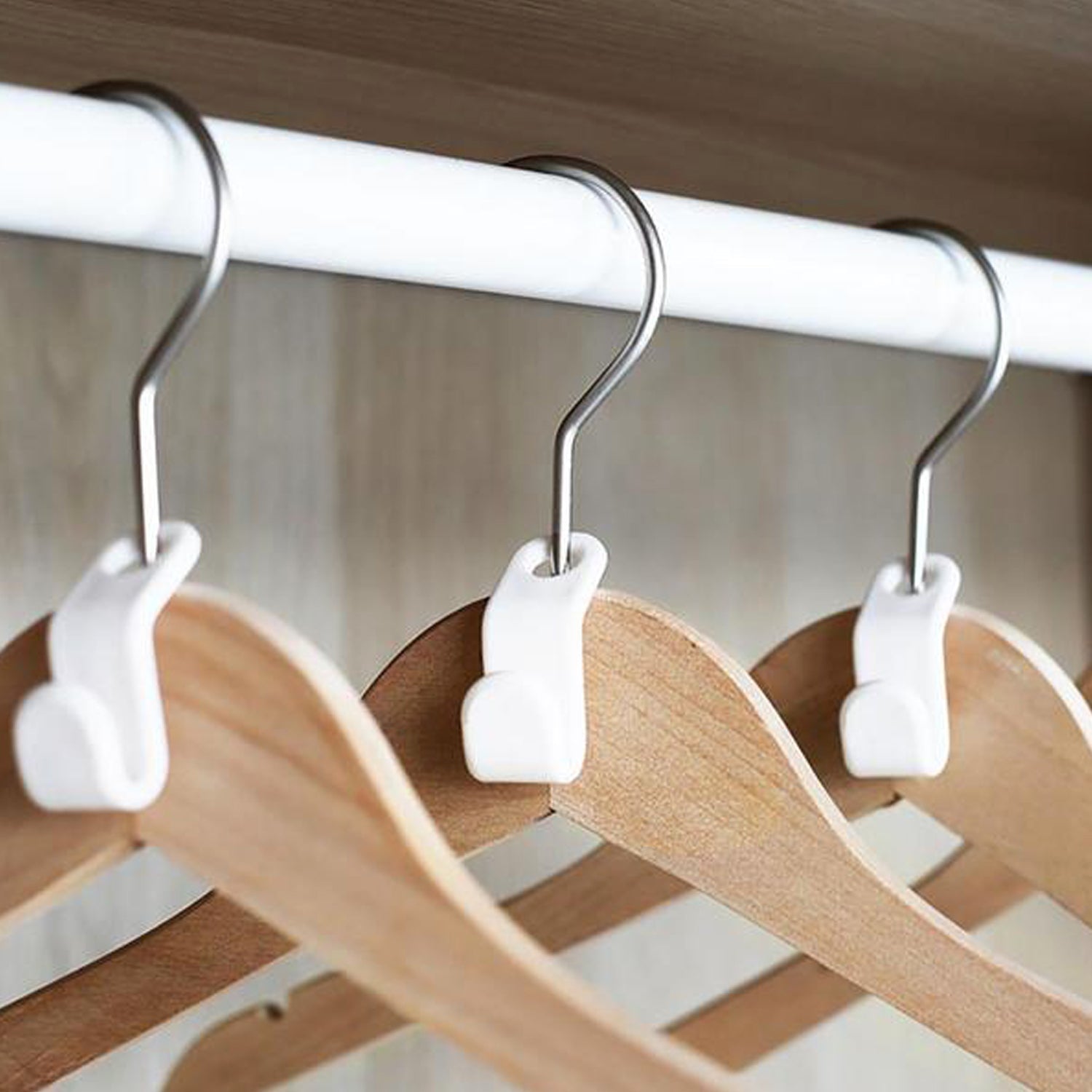 Plastic Clothes Hanger with Non-Slip Pad