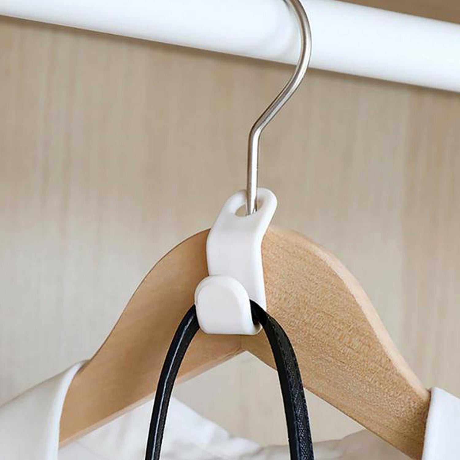 Plastic Clothes Hanger with Non-Slip Pad