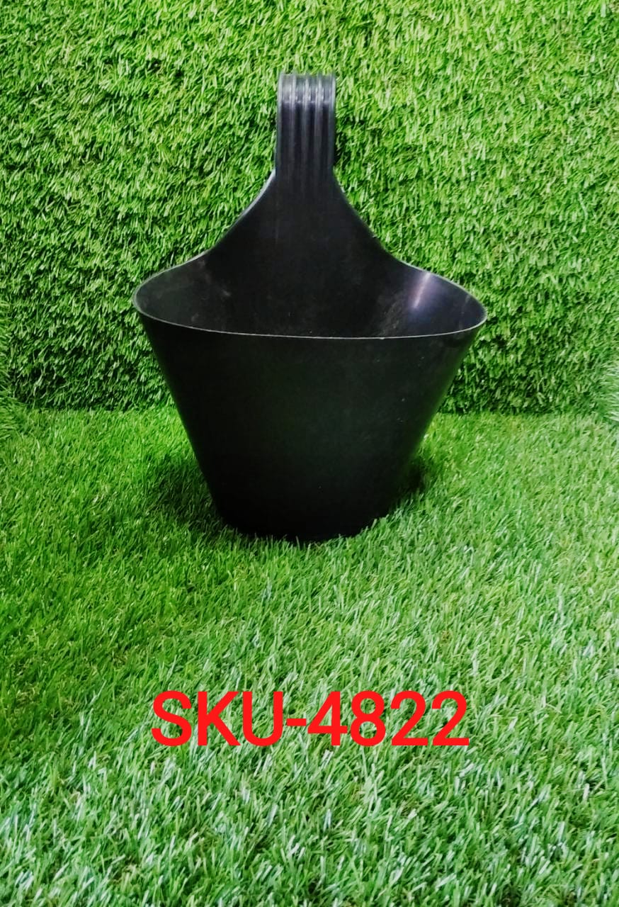 Hanging Planter Pot used for storing and holding plants and flowers in it and this is widely used in in all kinds of gardening and household places etc.