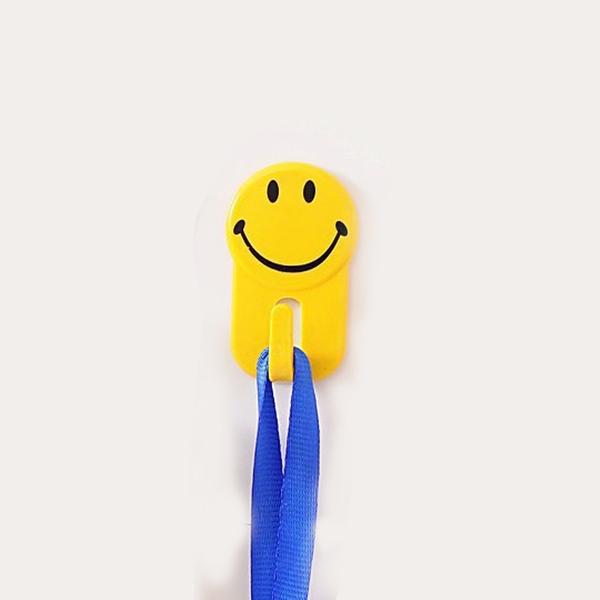 Plastic Self-Adhesive Smiley Face Hooks, 1 Kg Load Capacity (6pcs)