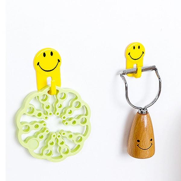 Plastic Self-Adhesive Smiley Face Hooks, 1 Kg Load Capacity (6pcs)