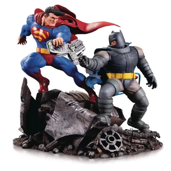  DC Collectibles The Dark Knight Returns: 30th Anniversary  Superman & Batman Action Figure (2 Pack) : Toys & Games