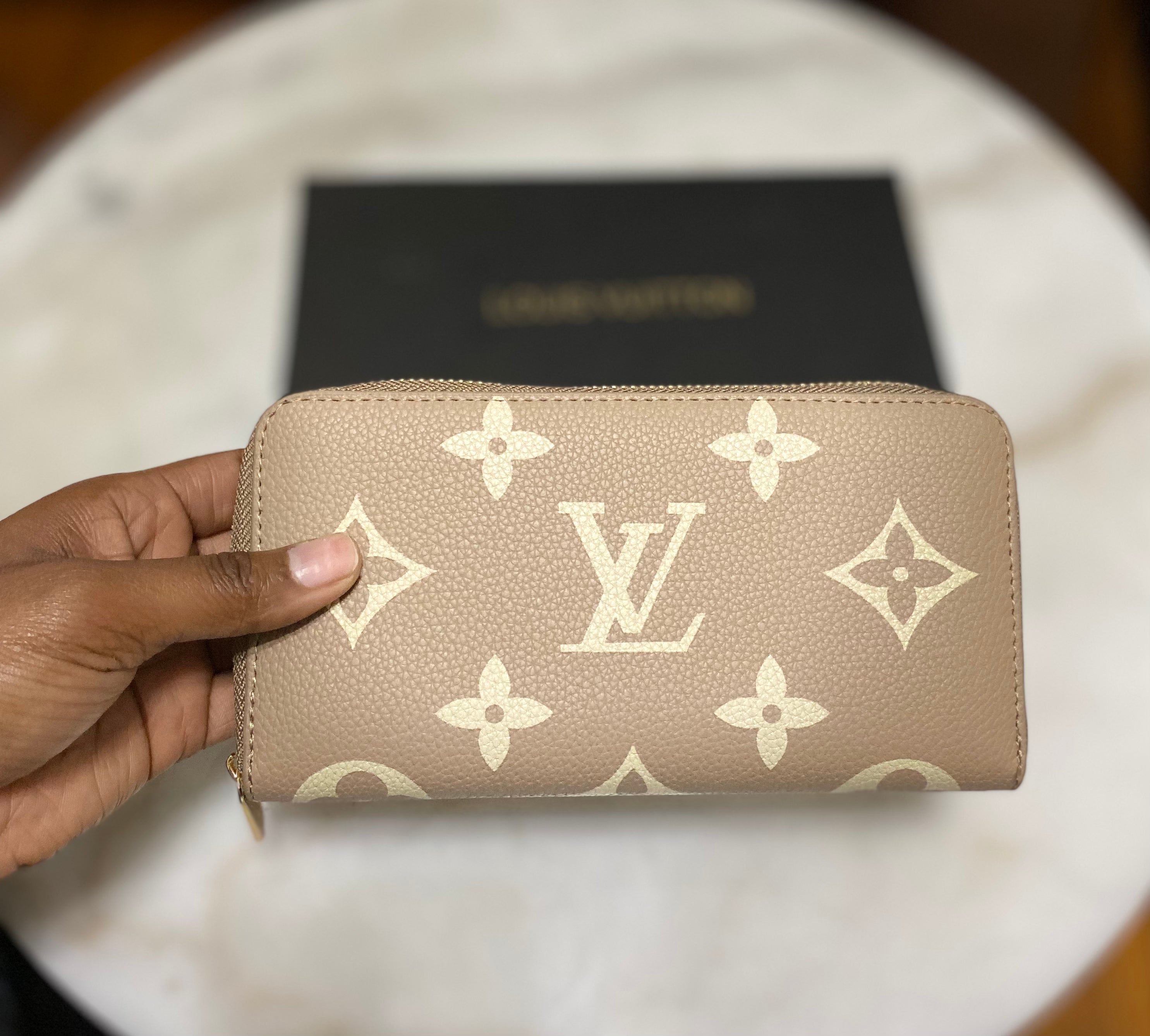 Louis VUITTON GIANT MONOGRAM LARGE ZIPPY WALLET KHAKI BEIGE