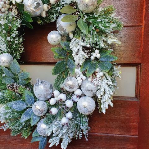 Pinecone & Pearl Silver Wreath