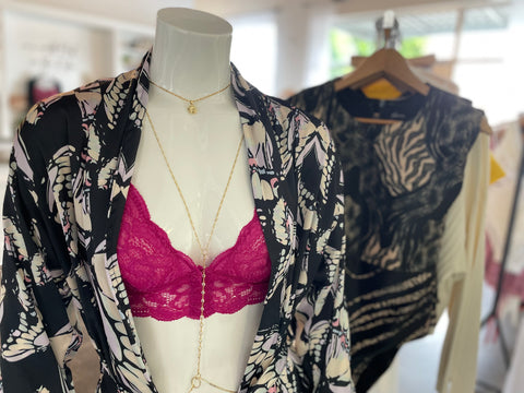 Mannequin wearing a fuchsia colored Fortuna Bralette and butterfly robe by Clo Intima.