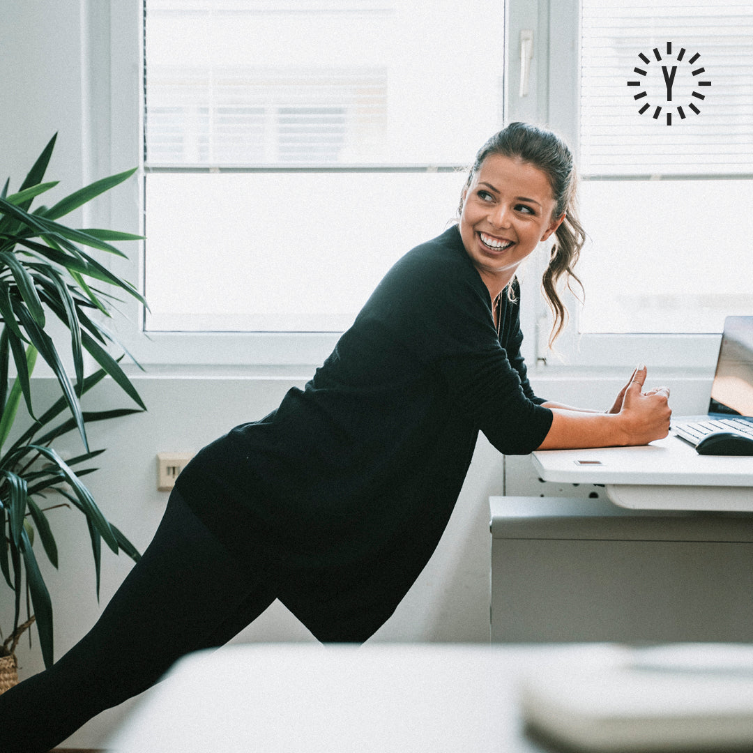 Regelmäßige Bewegung hilft gegen Müdigkeit im Büro.