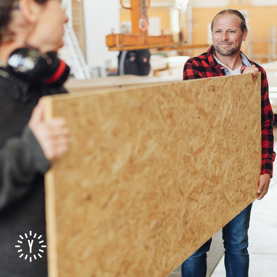 Suche eine Tischplatte aus, bevor zu damit anfängst, deinen höhenverstellbaren Schreibtisch selber zu bauen.