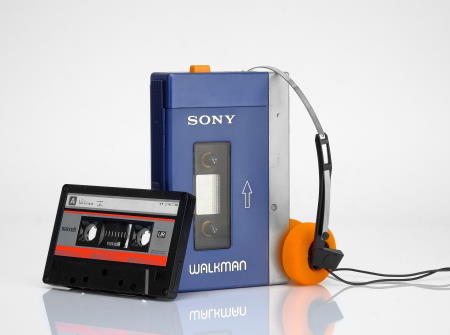El conjunto completo de Sony TPS-L2 con una cinta de casete