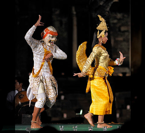 La célèbre danse traditionnelle Apsara du Cambodge s'inspirant d'une scène mythique hindouiste avec Hanumān.