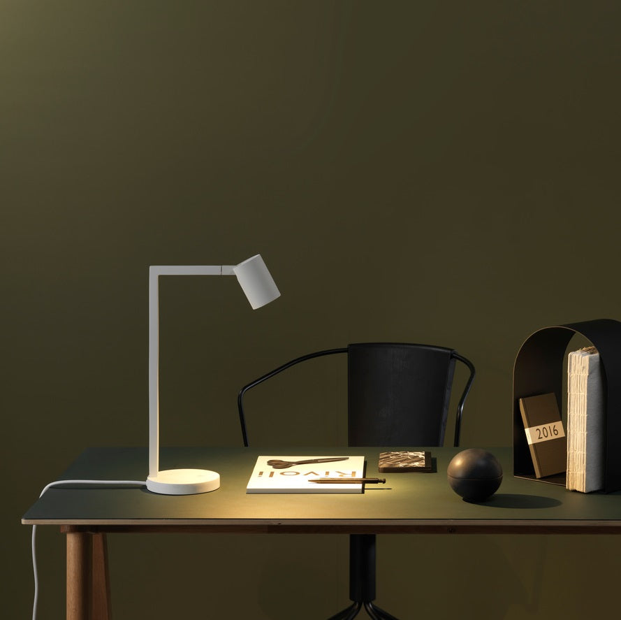 Se Ascoli bordlampe fra Astro Lighting hos Lamper4u