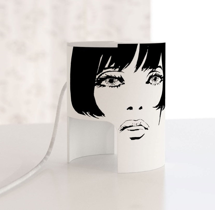 Se Civetta (Guido Crepax) bordlampe fra Martinelli Luce hos Lamper4u