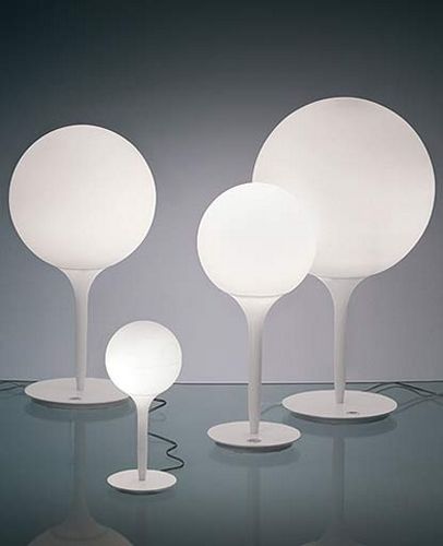 Se Castore bordlampe Artemide hos Lamper4u