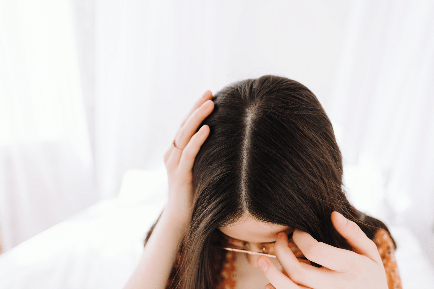 What's the Difference Between Thinning Hair vs Normal Hair? – Revela