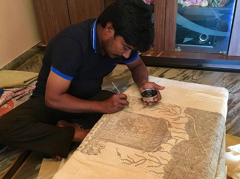 Sanjay Chitara adding colours to one of his Mata Ni Pachedi creations