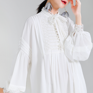 [Dark Illuminate] Embroidery button Lantern sleeve blouse White