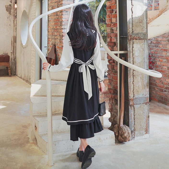 
            
                Load the image into the gallery viewer, [Dark Illuminate] Double line bicolor A line flare dress
            
        