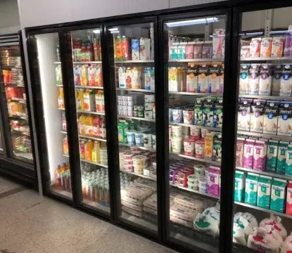 Projet de réfrigérateur pour produits laitiers et jus en supermarché -6