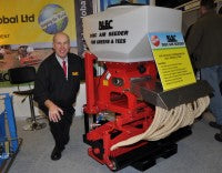 BLEC\'S GARY MUMBY WITH THE NEW DISC AIR SEEDER FOR TEES AND GREEN AT BTME 2013 DSC 0222