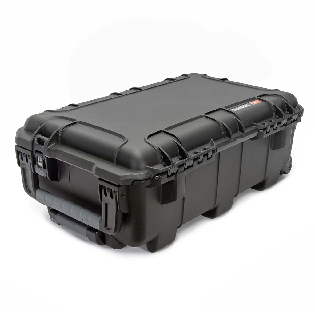 Built to organize, protect, carry and survive tough conditions, the NANUK 962 waterproof hard case is impenetrable and indestructible